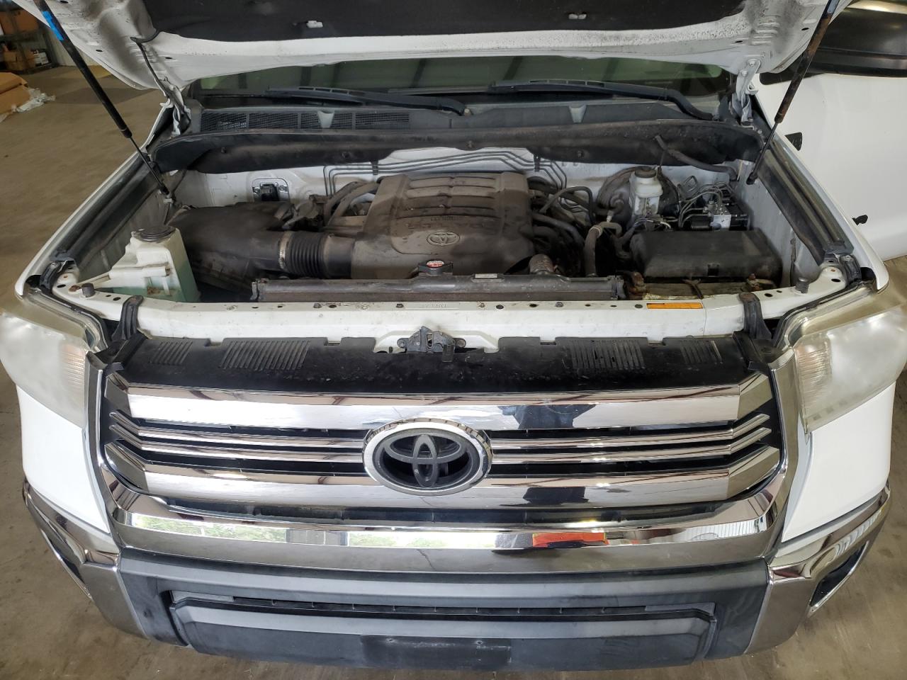 5TFDW5F19GX568813 2016 Toyota Tundra Crewmax Sr5