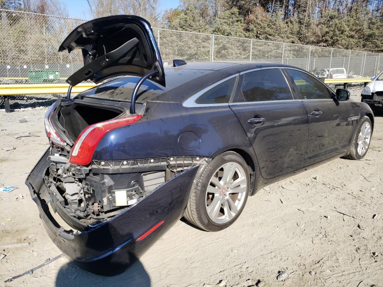 2016 Jaguar XJ - Image 3