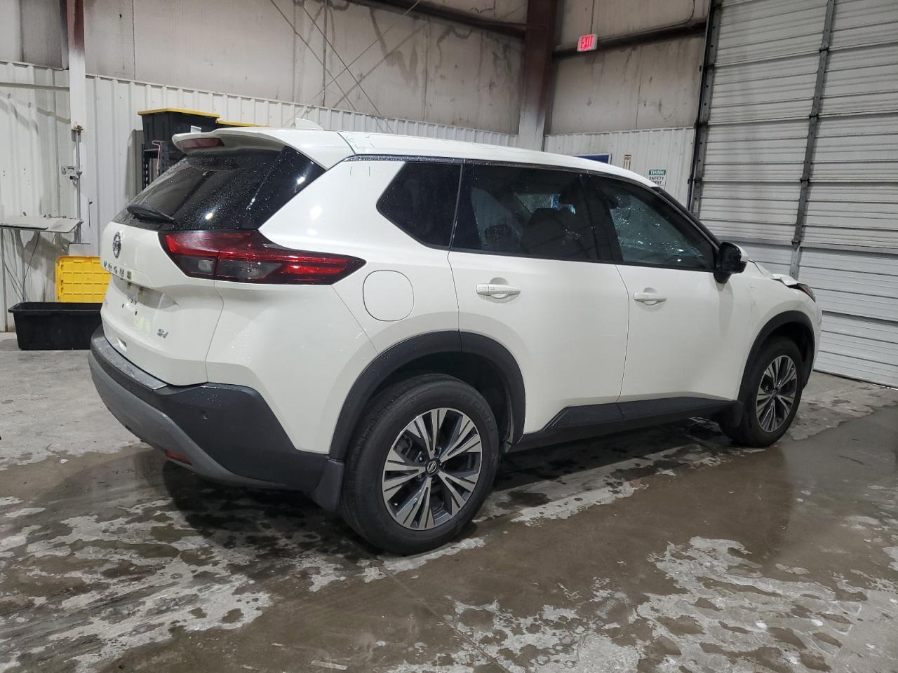 2021 Nissan Rogue - Image 3