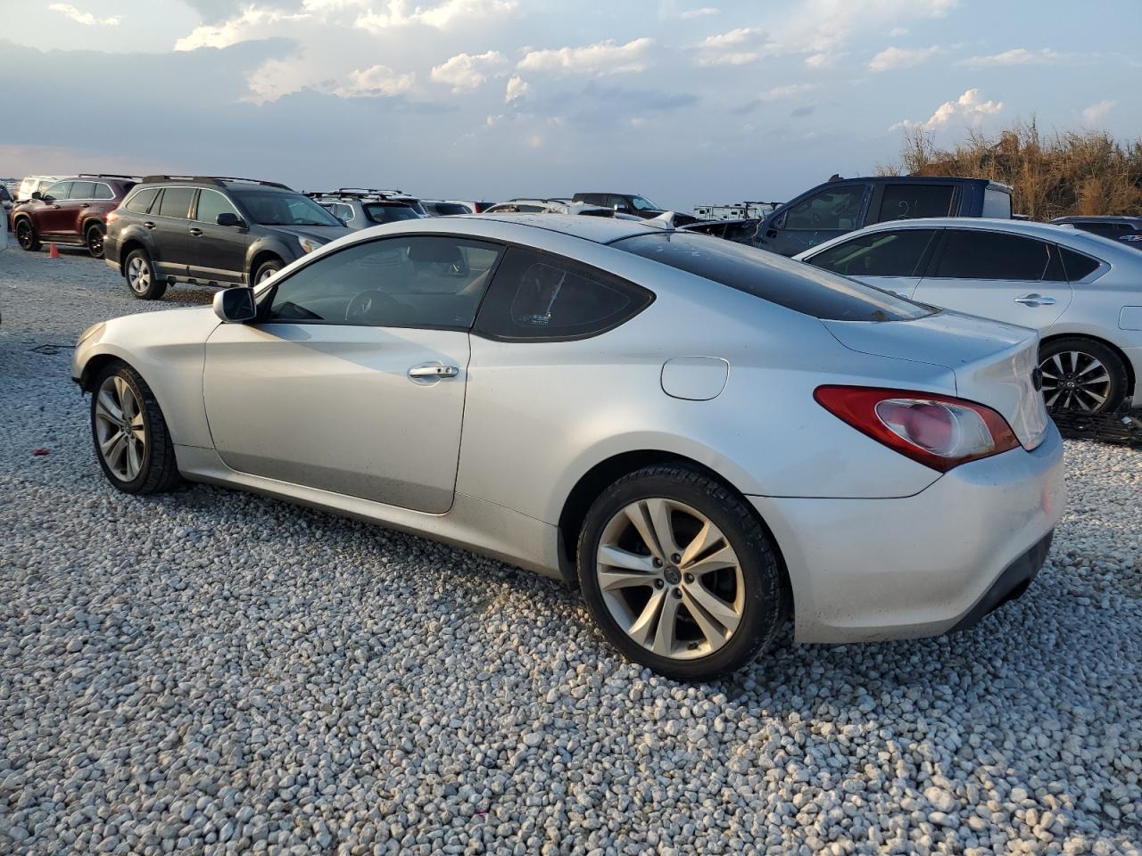 2010 Hyundai Genesis - Image 2