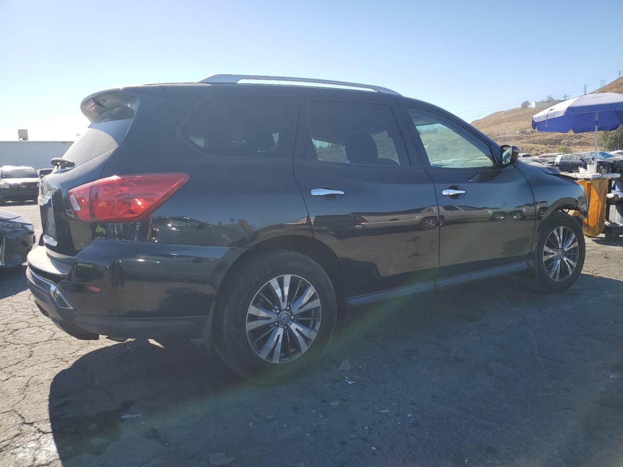 VIN 5N1DR2MN1JC672010 2018 NISSAN PATHFINDER no.3