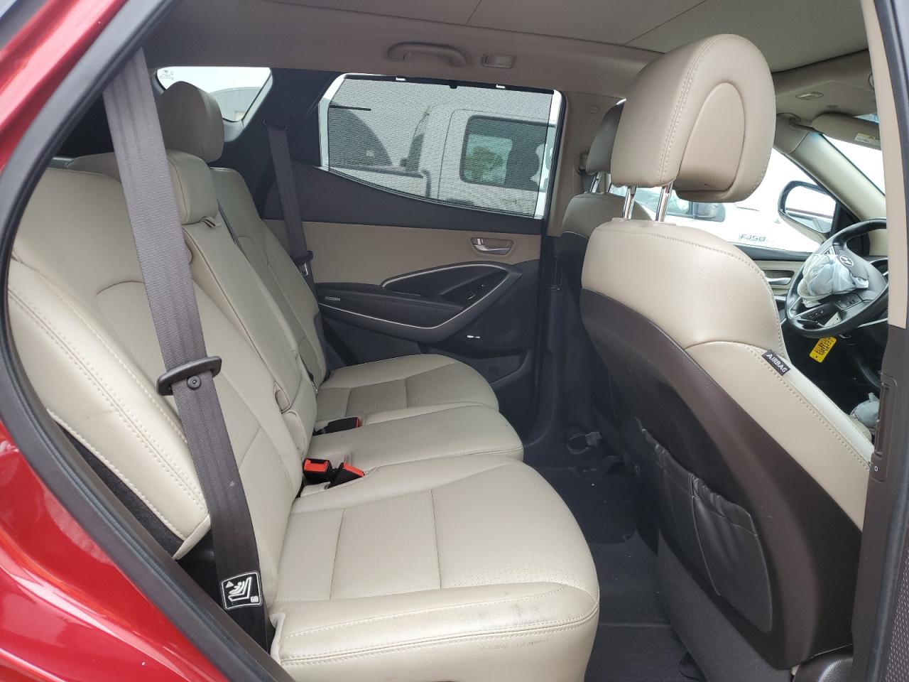 2016 Hyundai Santa Fe - Image 11