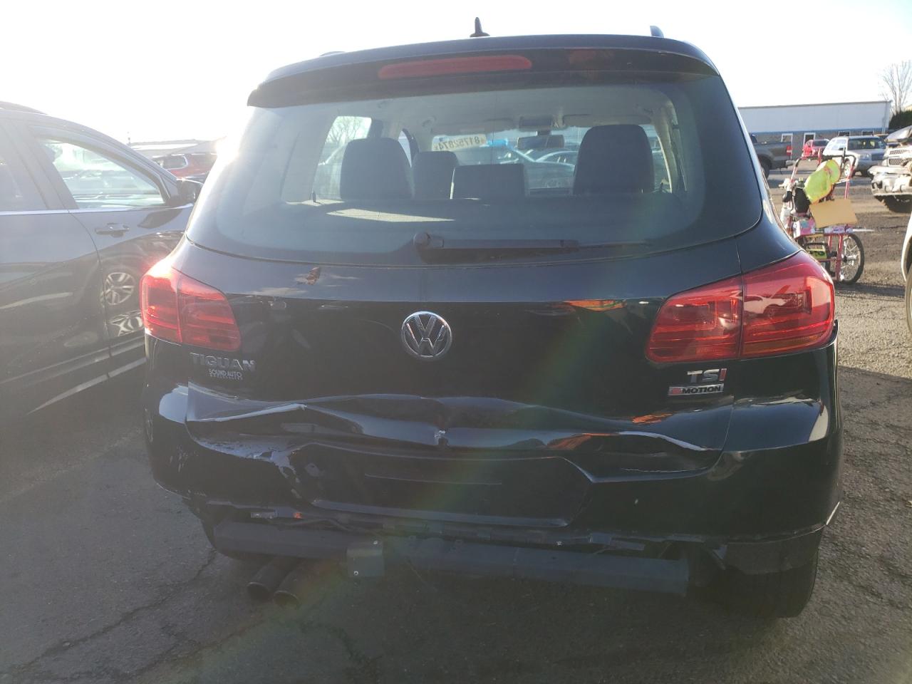 2017 Volkswagen Tiguan - Image 6