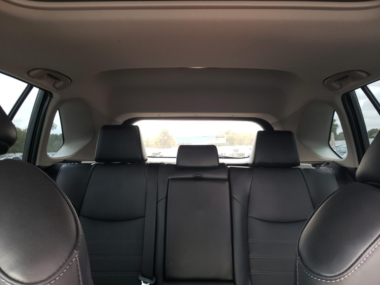 2023 Toyota RAV 4 - Image 10