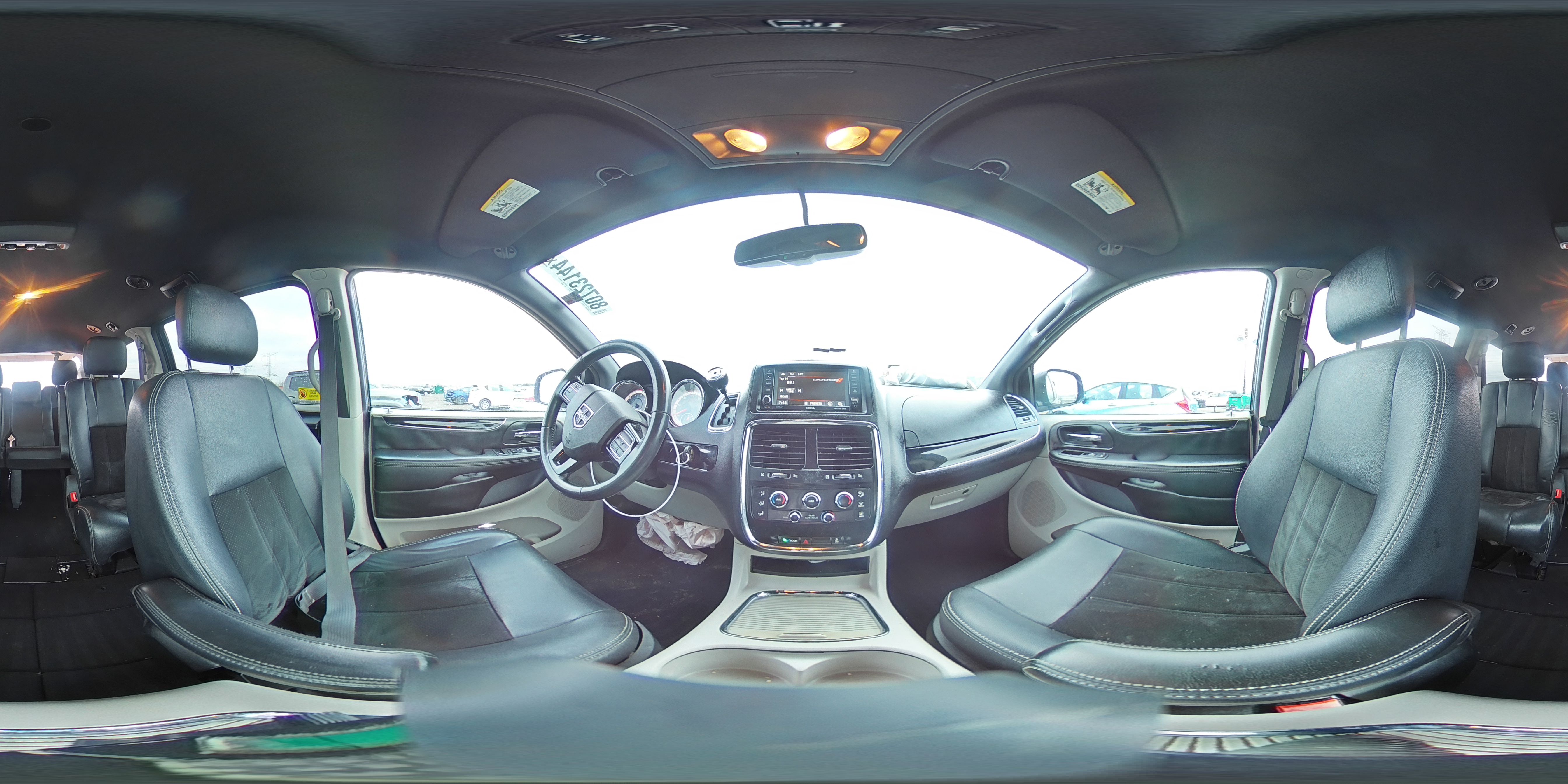 2017 Dodge Caravan - Image 14