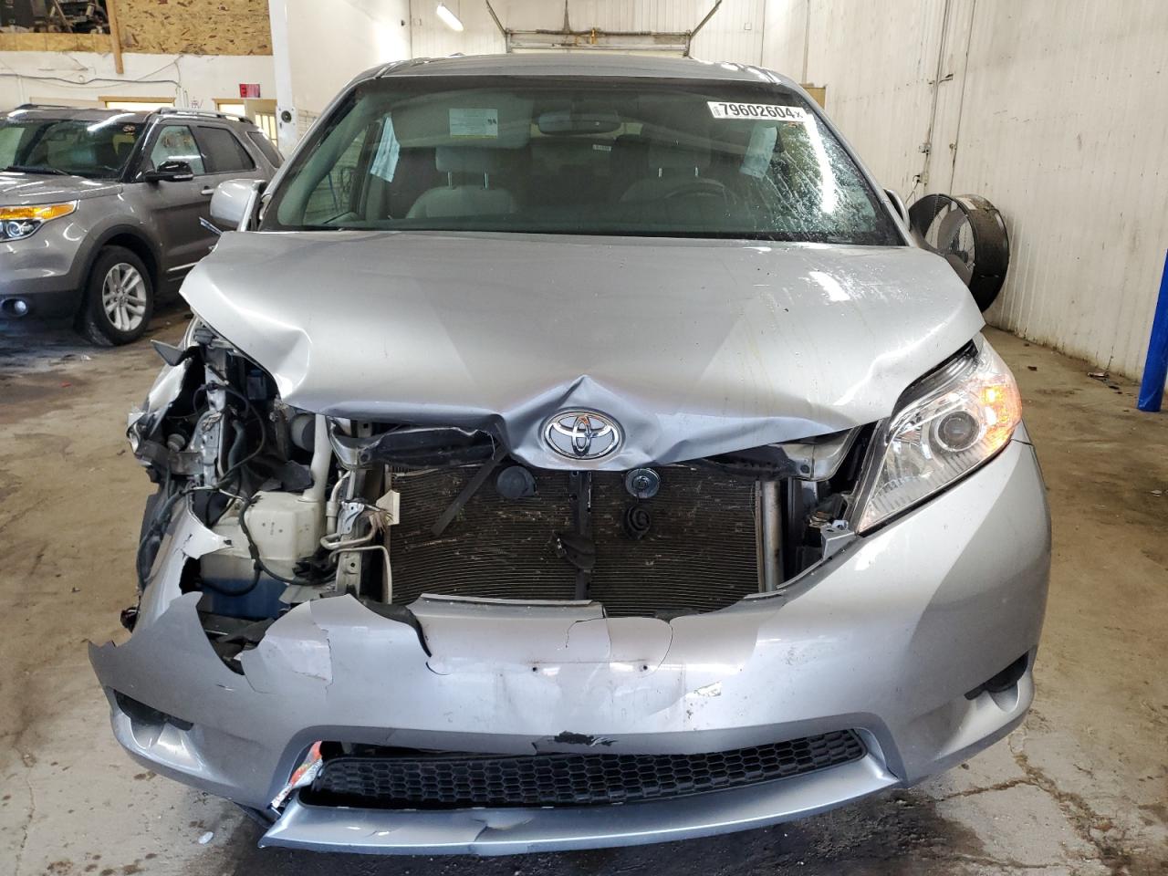 2017 Toyota Sienna - Image 5