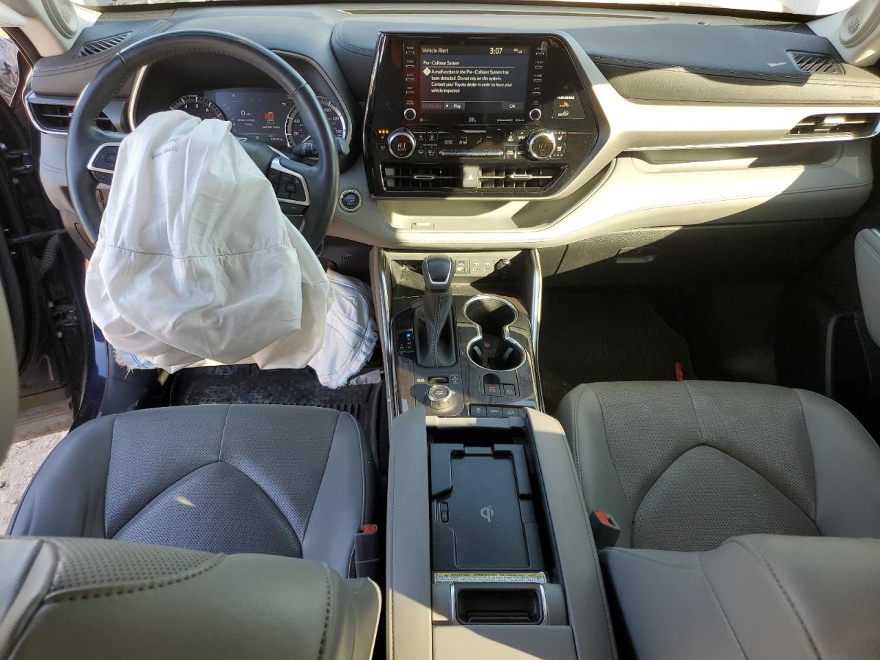 2022 Toyota Highlander - Image 8