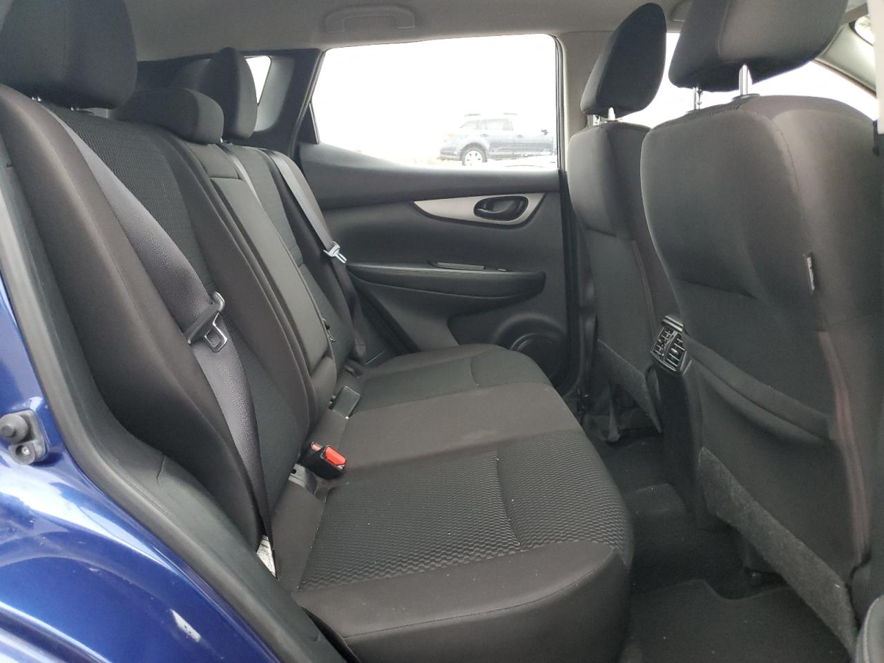 2018 Nissan Rogue - Image 11