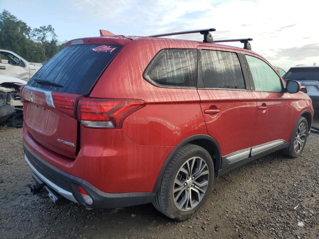 2018 Mitsubishi Outlander - Image 3