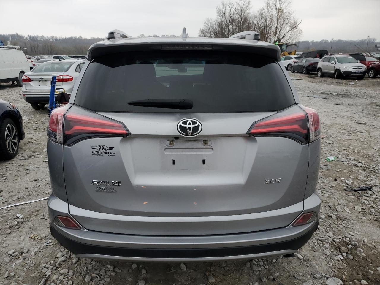 2018 Toyota RAV 4 - Image 6