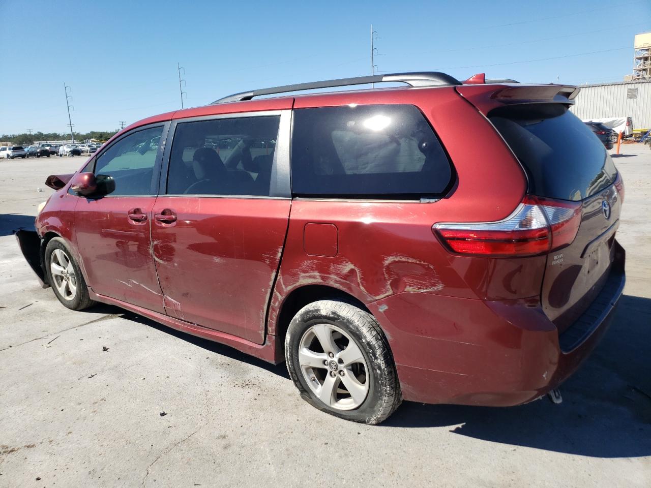 2018 Toyota Sienna - Image 2