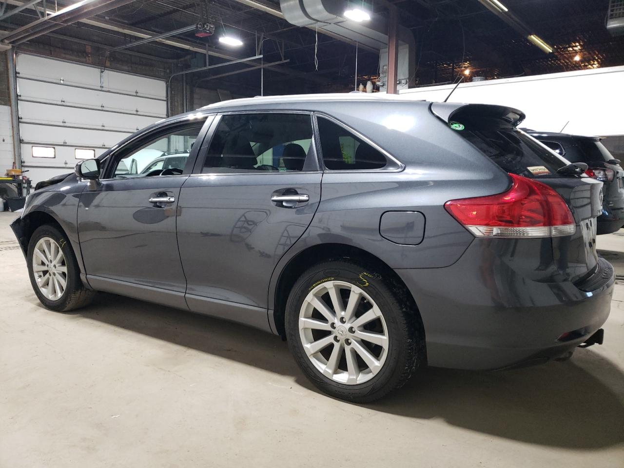 2010 Toyota Venza - Image 2