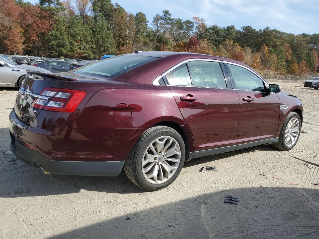 2018 Ford Taurus - Image 3