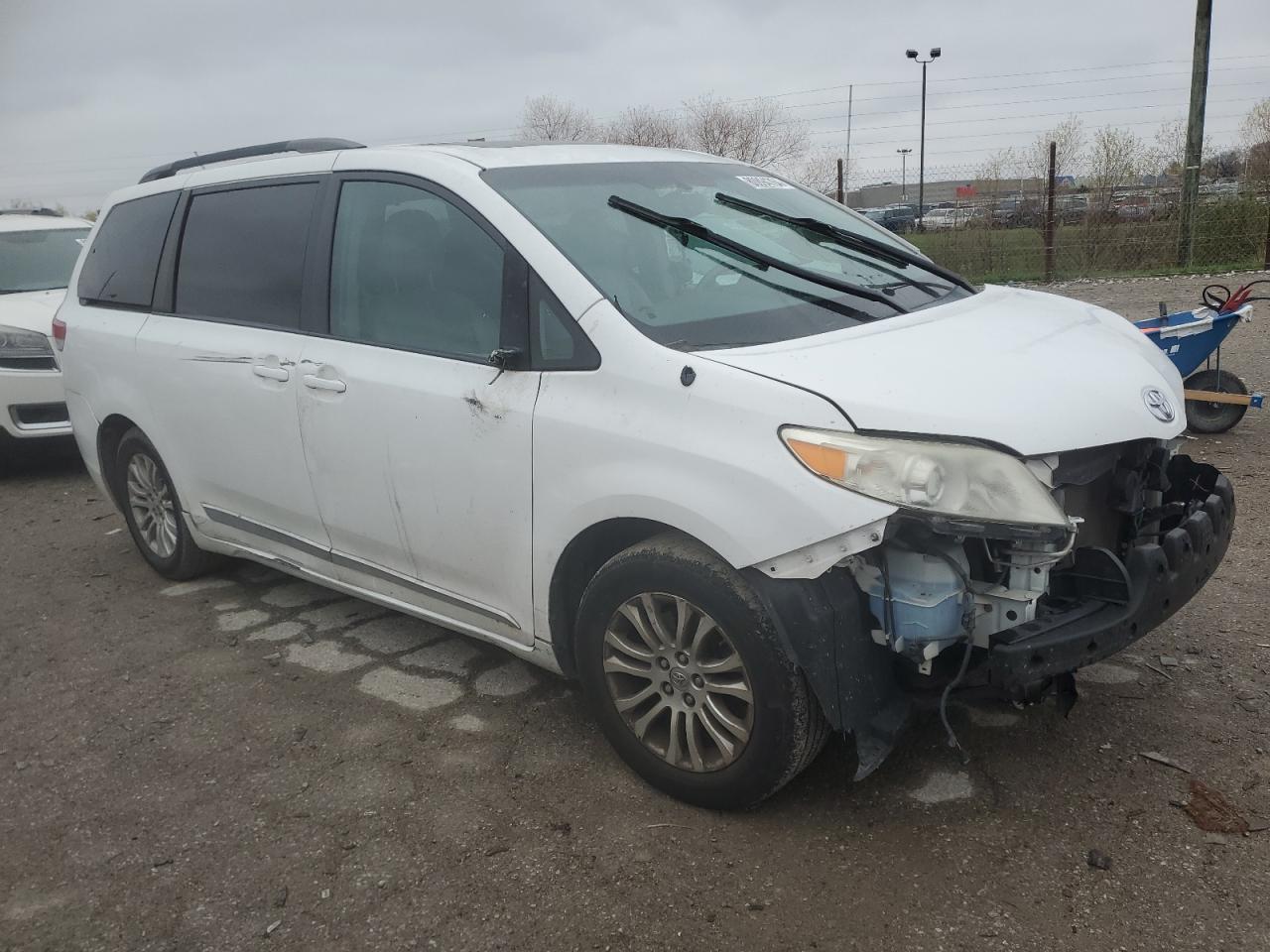 2011 Toyota Sienna - Image 4