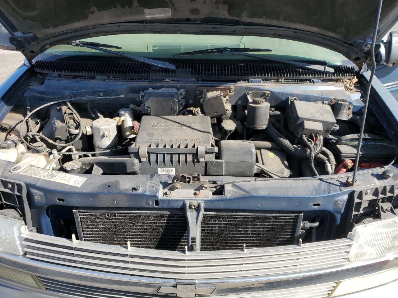 2002 Chevrolet Astro - Image 12
