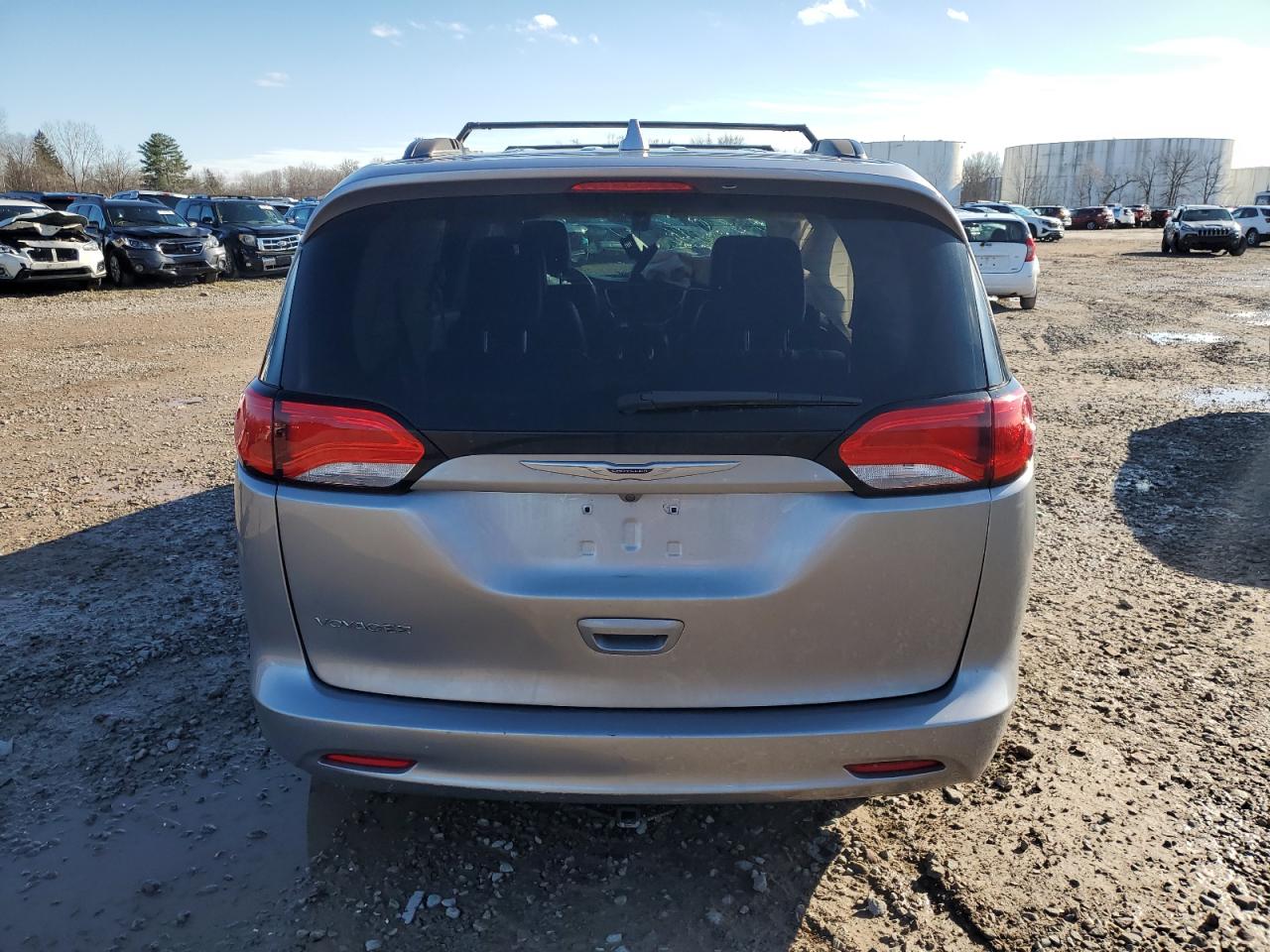 2020 Chrysler Voyager - Image 6