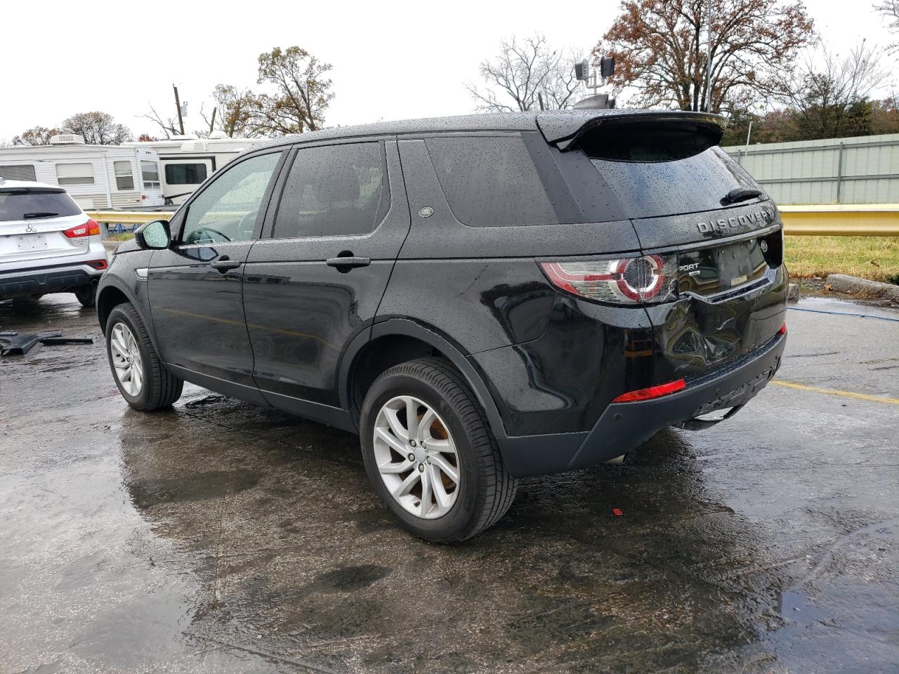 2017 Land Rover Discovery - Image 2