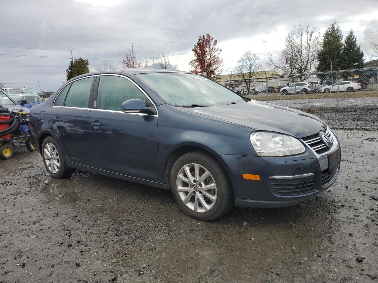 2010 Volkswagen Jetta - Image 4