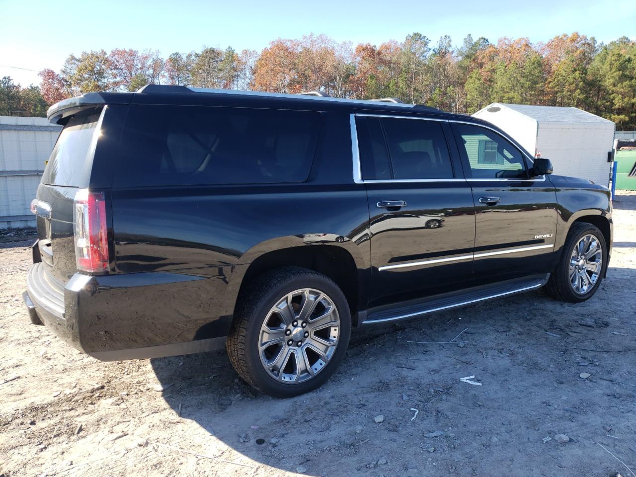2016 GMC Yukon - Image 3