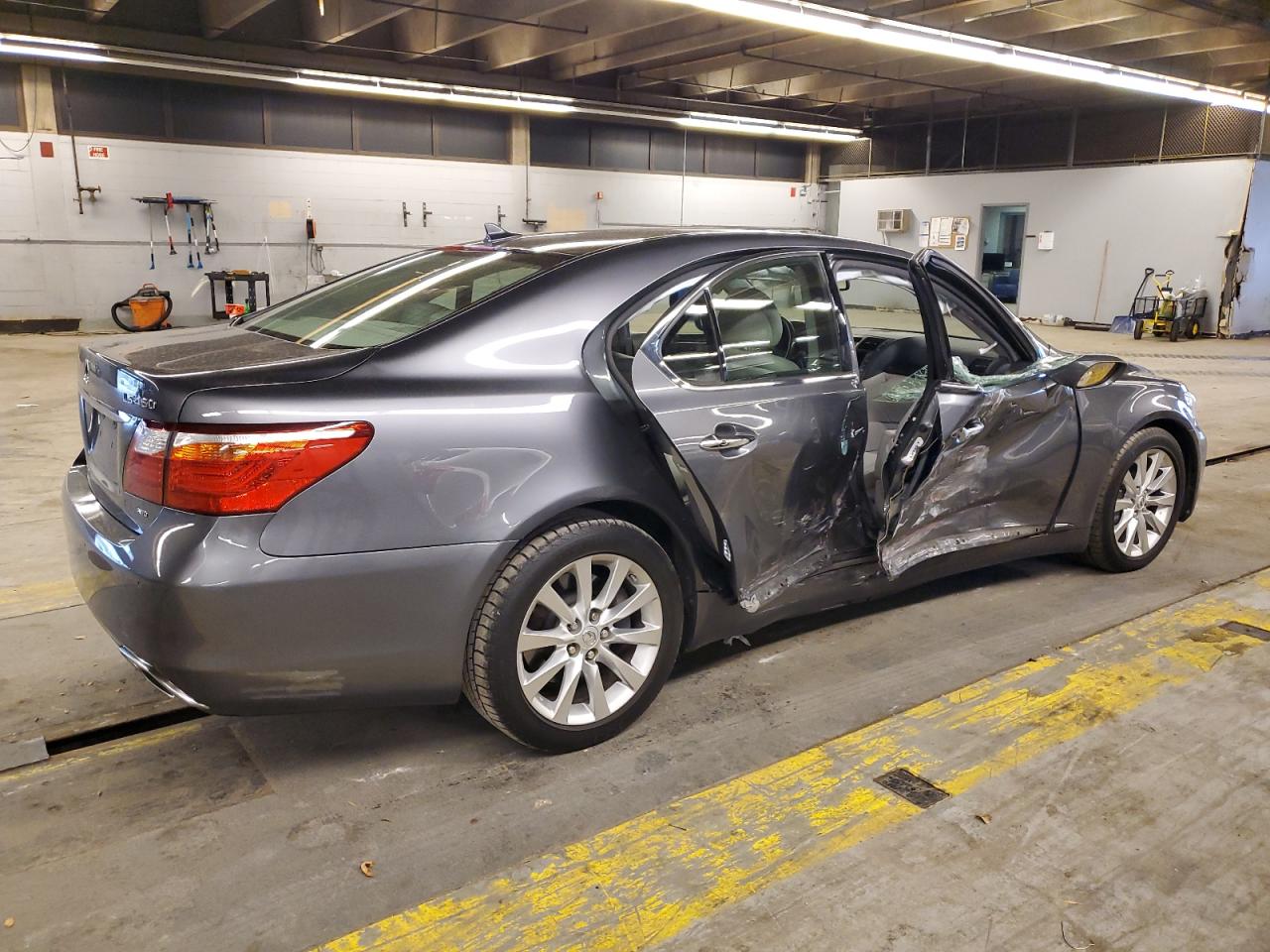 2012 Lexus LS - Image 3