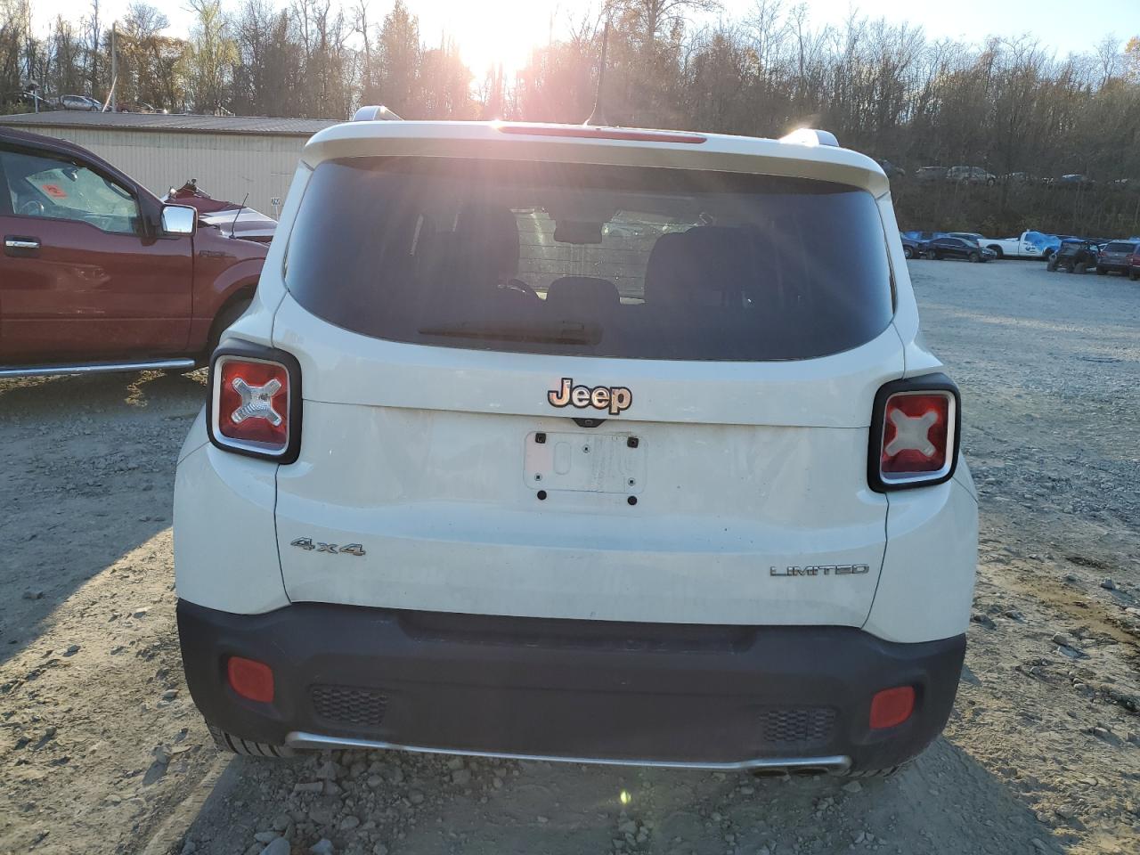 2015 Jeep Renegade - Image 6