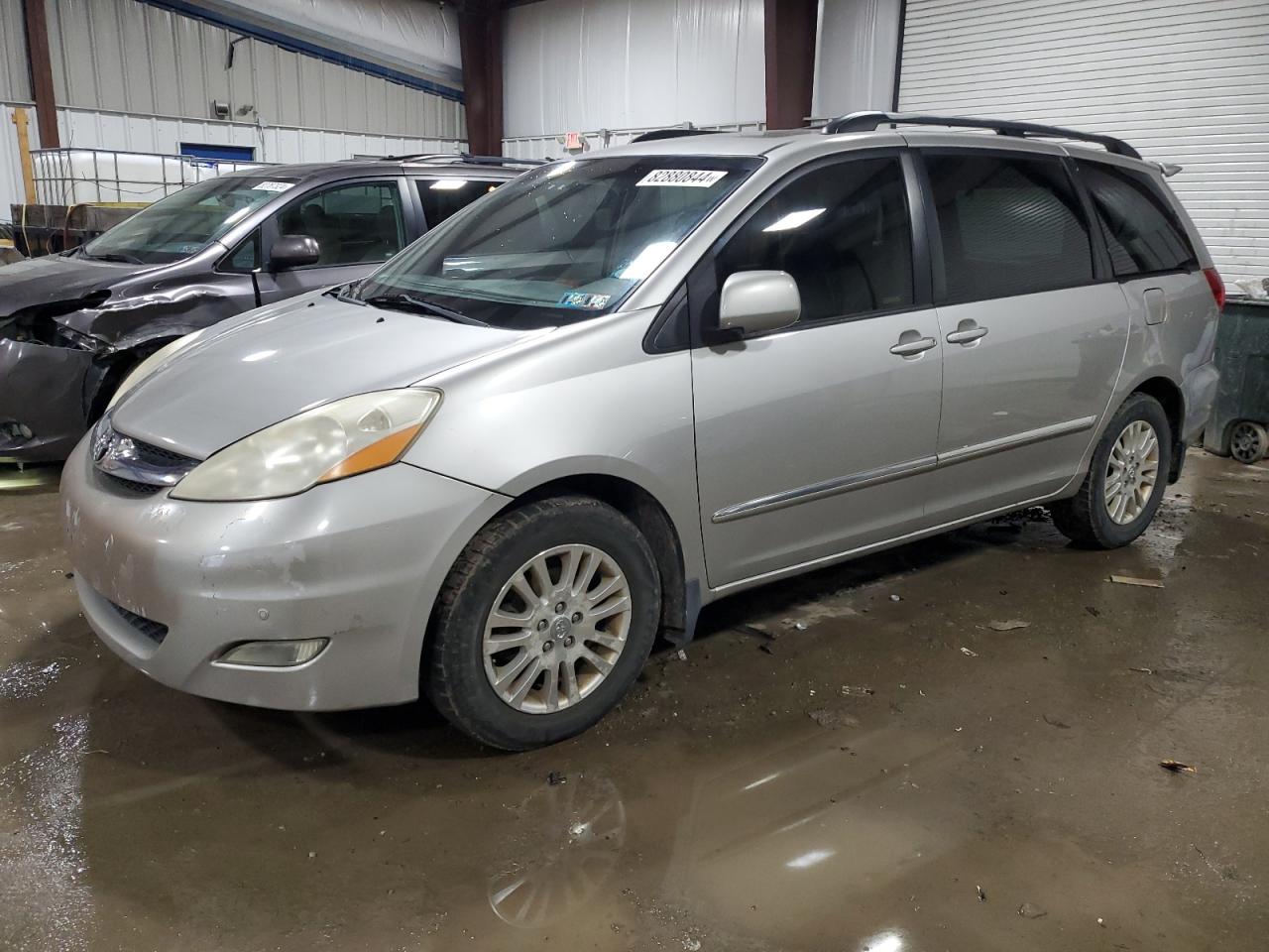 2010 Toyota Sienna - Image 1