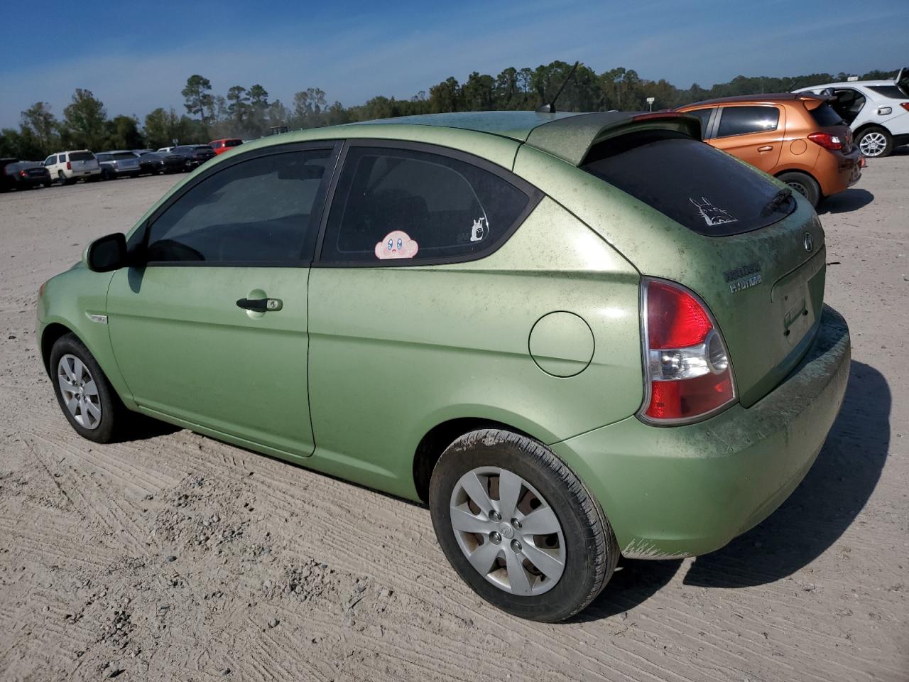 2010 Hyundai Accent - Image 2