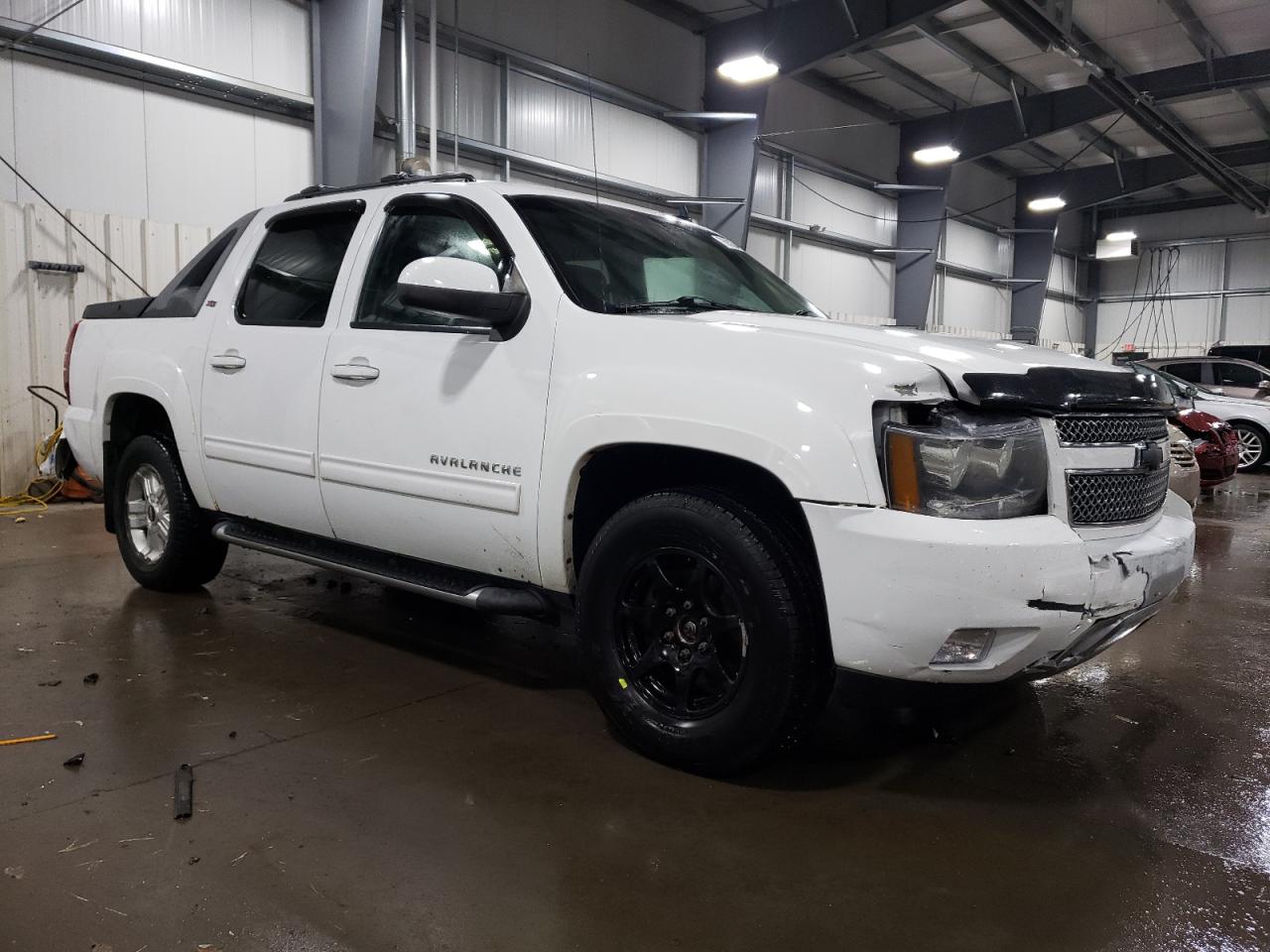 2011 Chevrolet Avalanche - Image 4