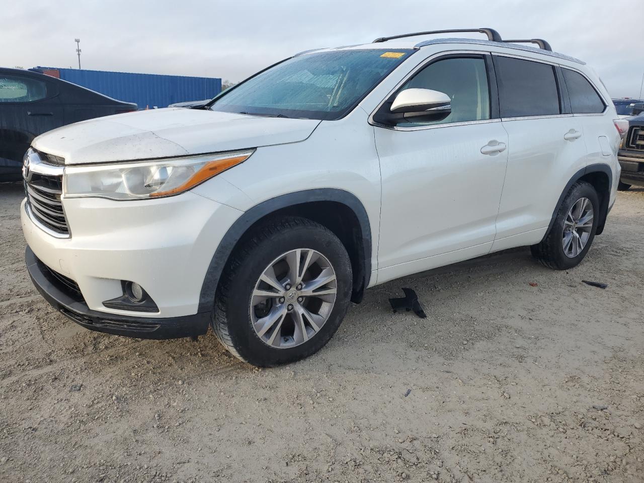 2015 Toyota Highlander - Image 1