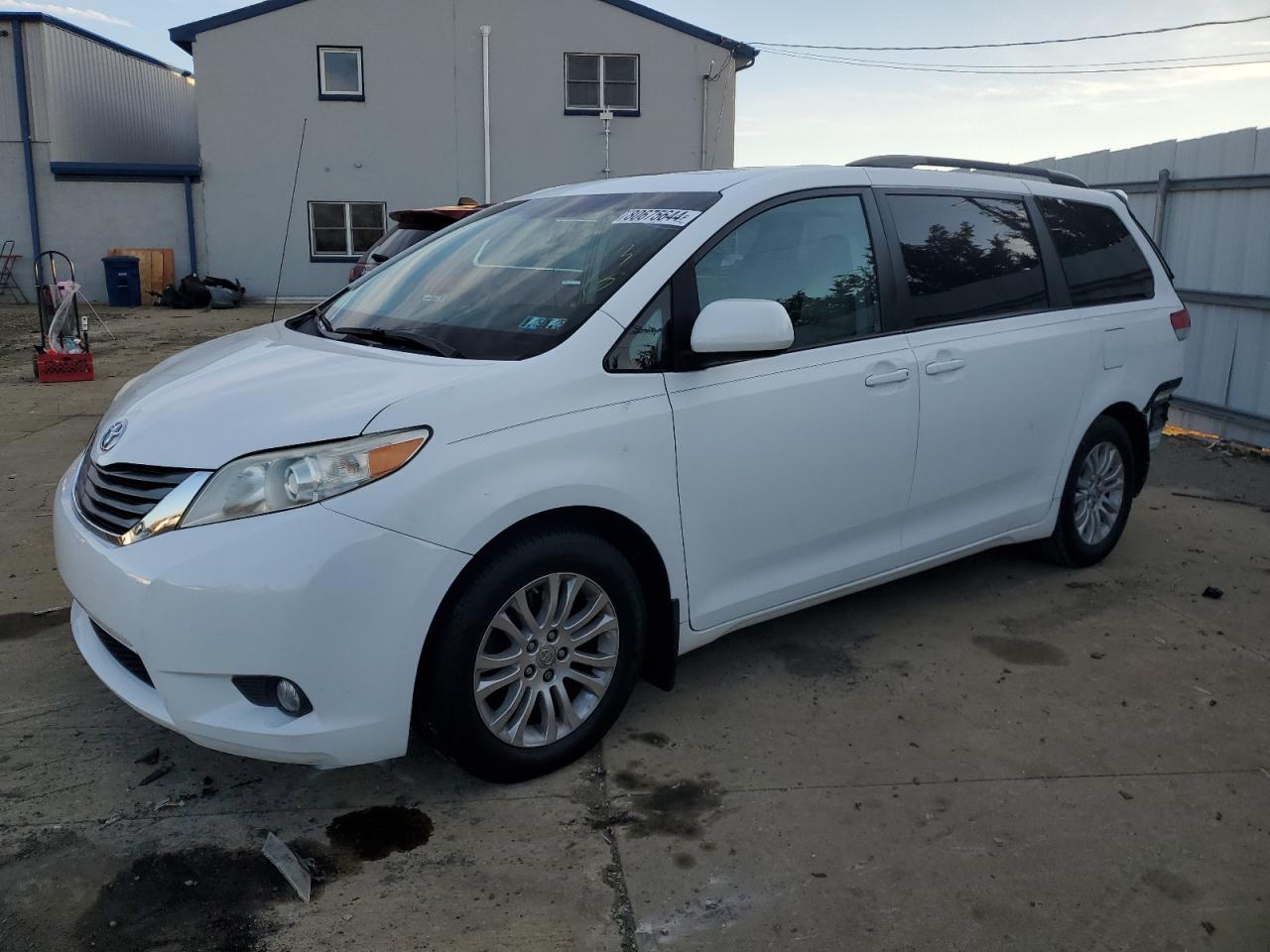 2012 Toyota Sienna - Image 1
