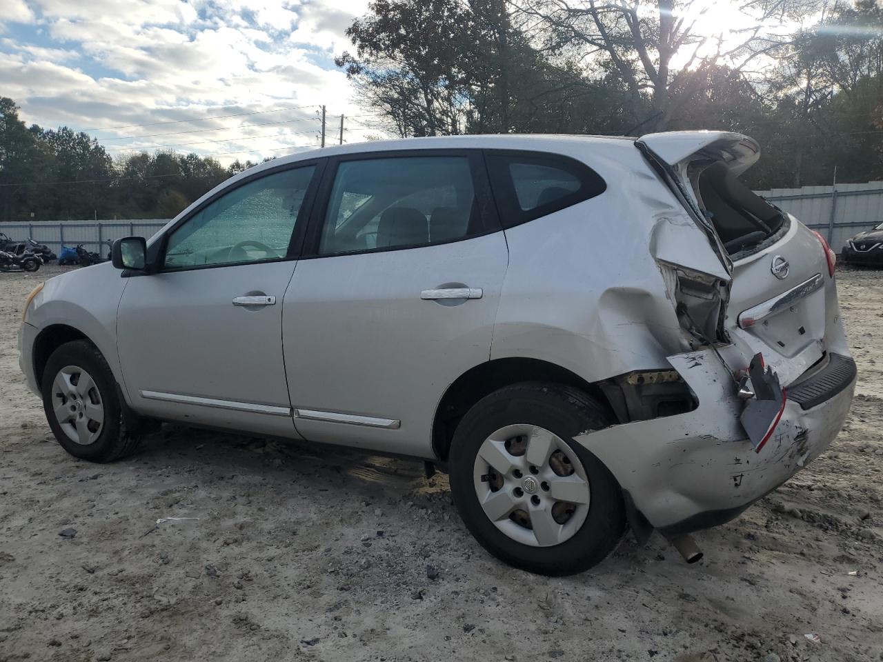 2011 Nissan Rogue - Image 2