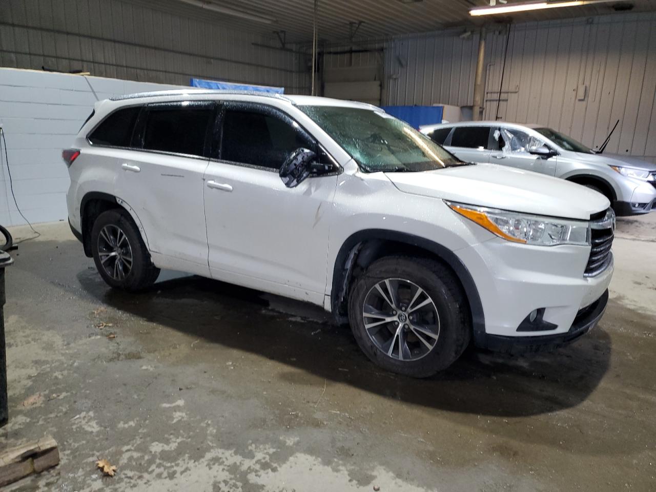 VIN 5TDJKRFH4GS258903 2016 TOYOTA HIGHLANDER no.4