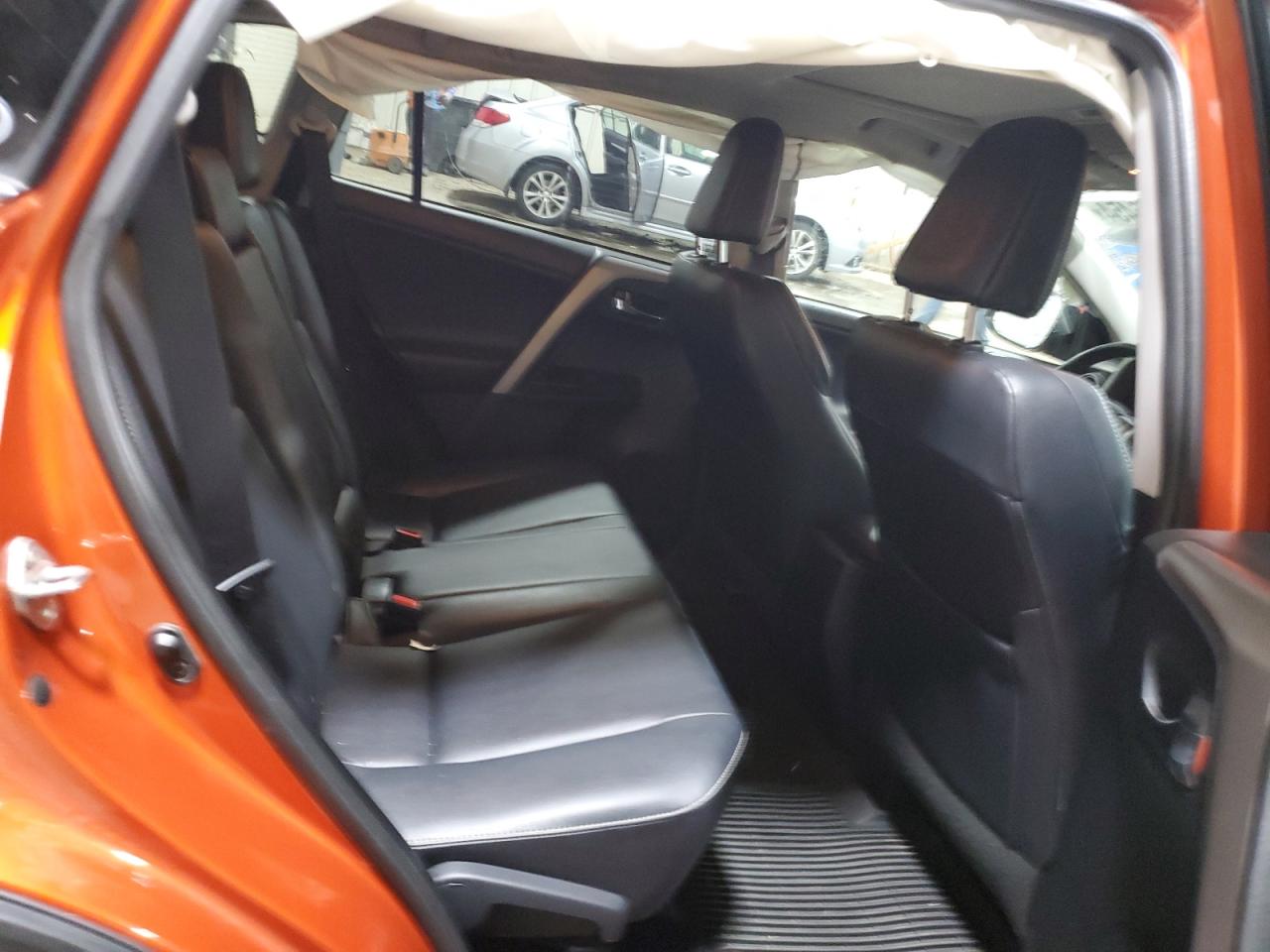 2016 Toyota RAV 4 - Image 11