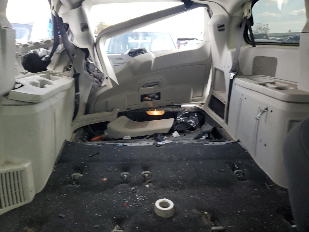 2008 Dodge Caravan - Image 10