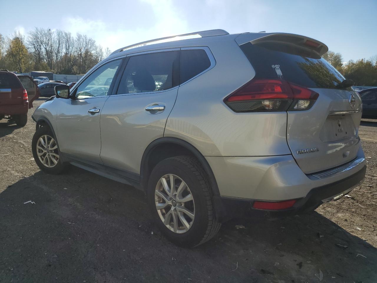 2017 Nissan Rogue - Image 2