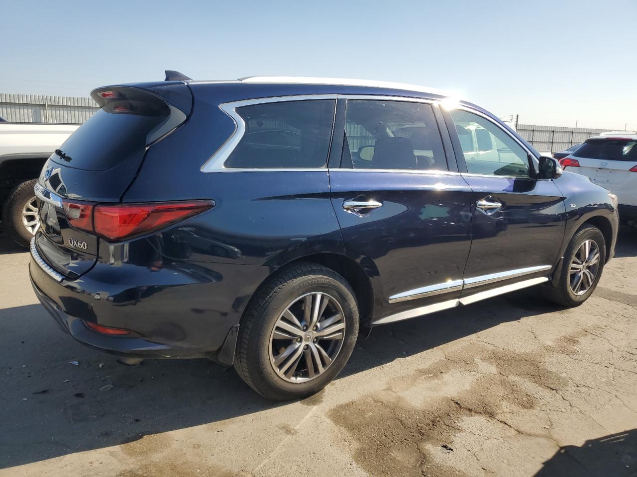 2020 Infiniti QX60 - Image 3