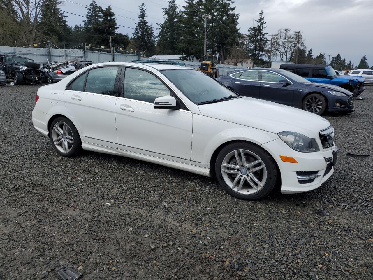 VIN WDDGF4HB9DR254372 2013 MERCEDES-BENZ C-CLASS no.4