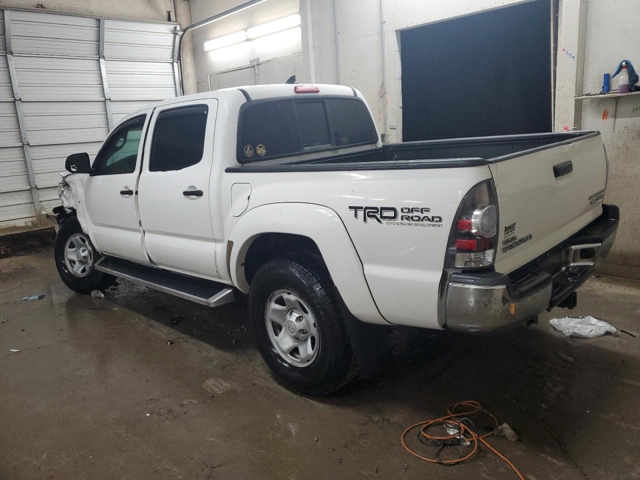 2014 Toyota Tacoma - Image 2
