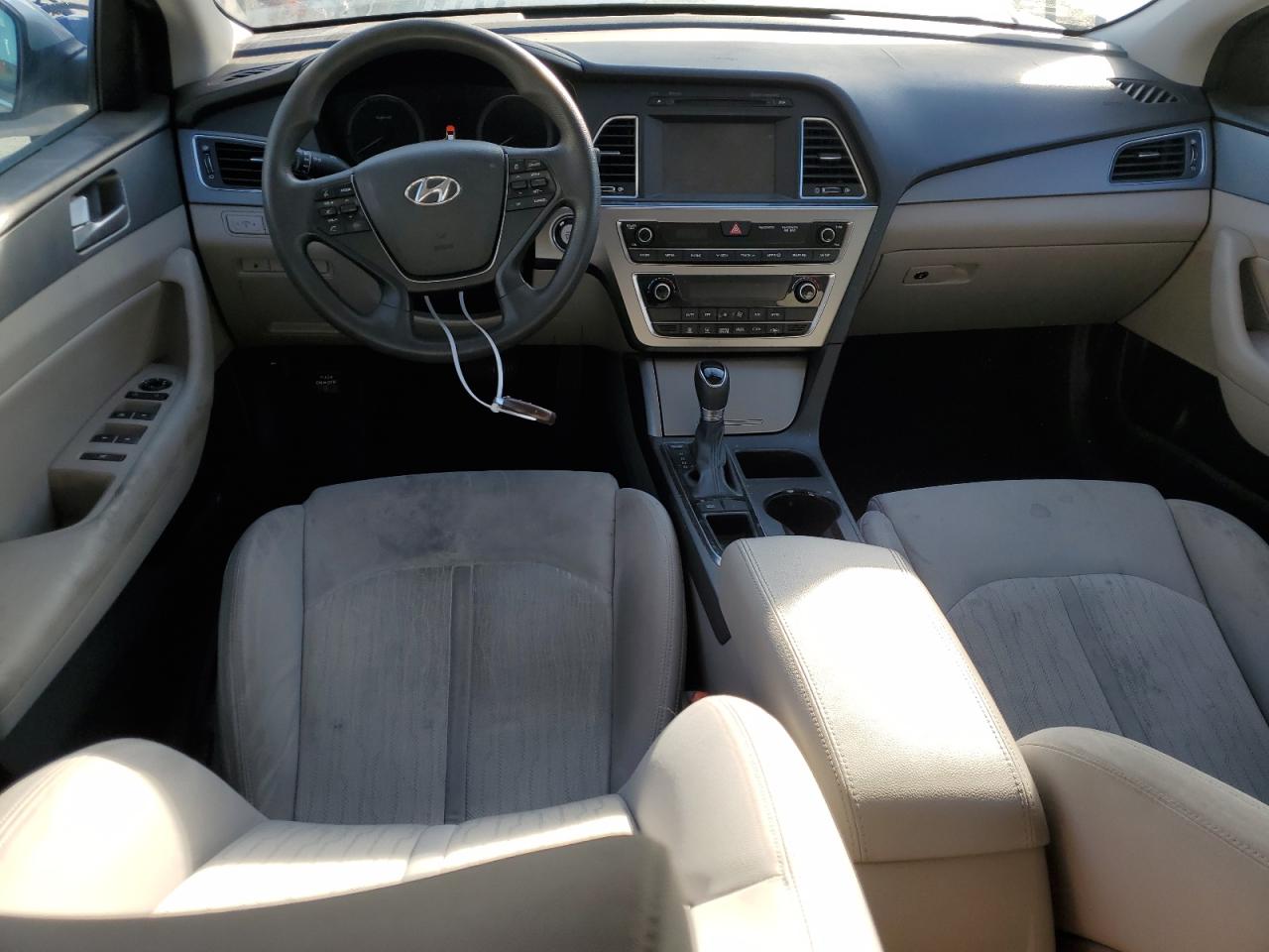 2017 Hyundai Sonata Hybrid VIN: KMHE24L11HA048460 Lot: 58939435