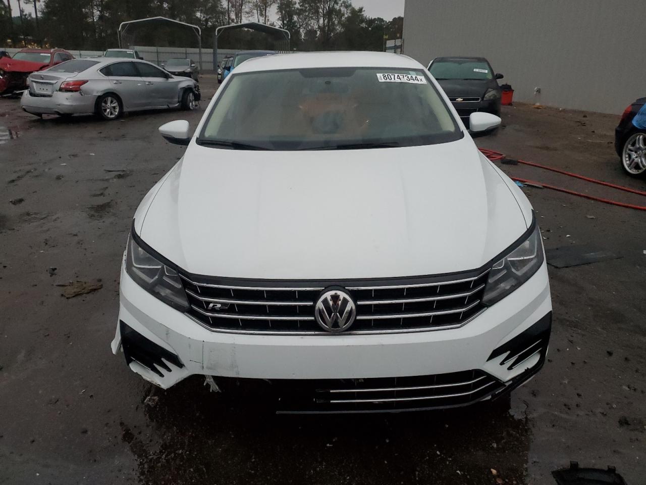 2018 Volkswagen Passat - Image 5