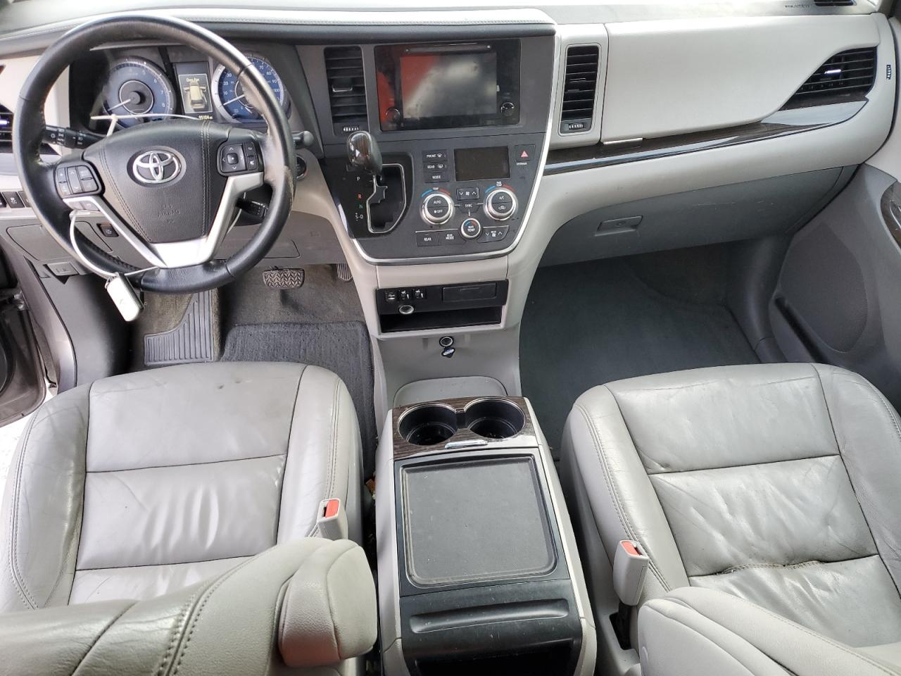 2015 Toyota Sienna - Image 8