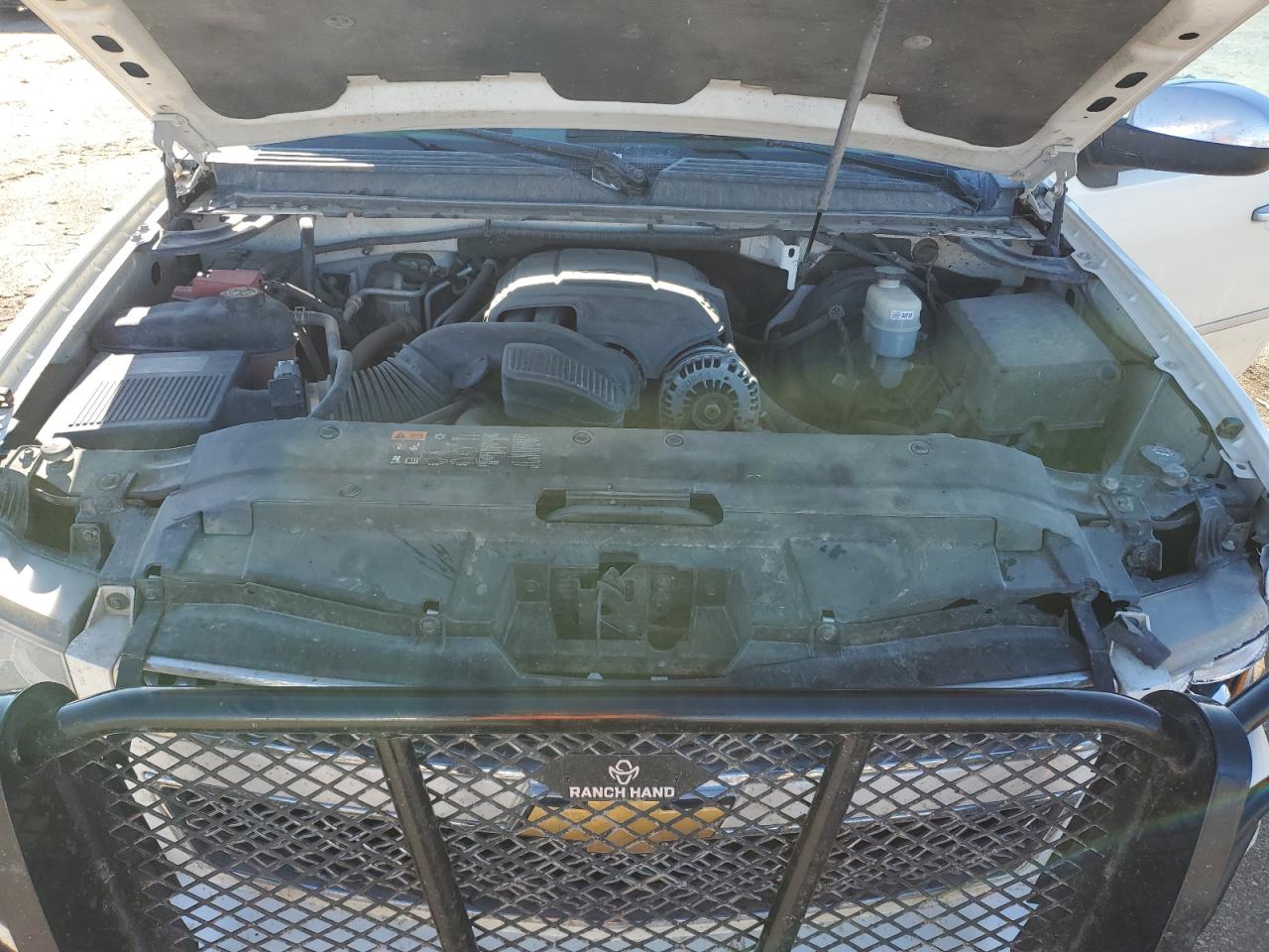 2014 Chevrolet Suburban - Image 12