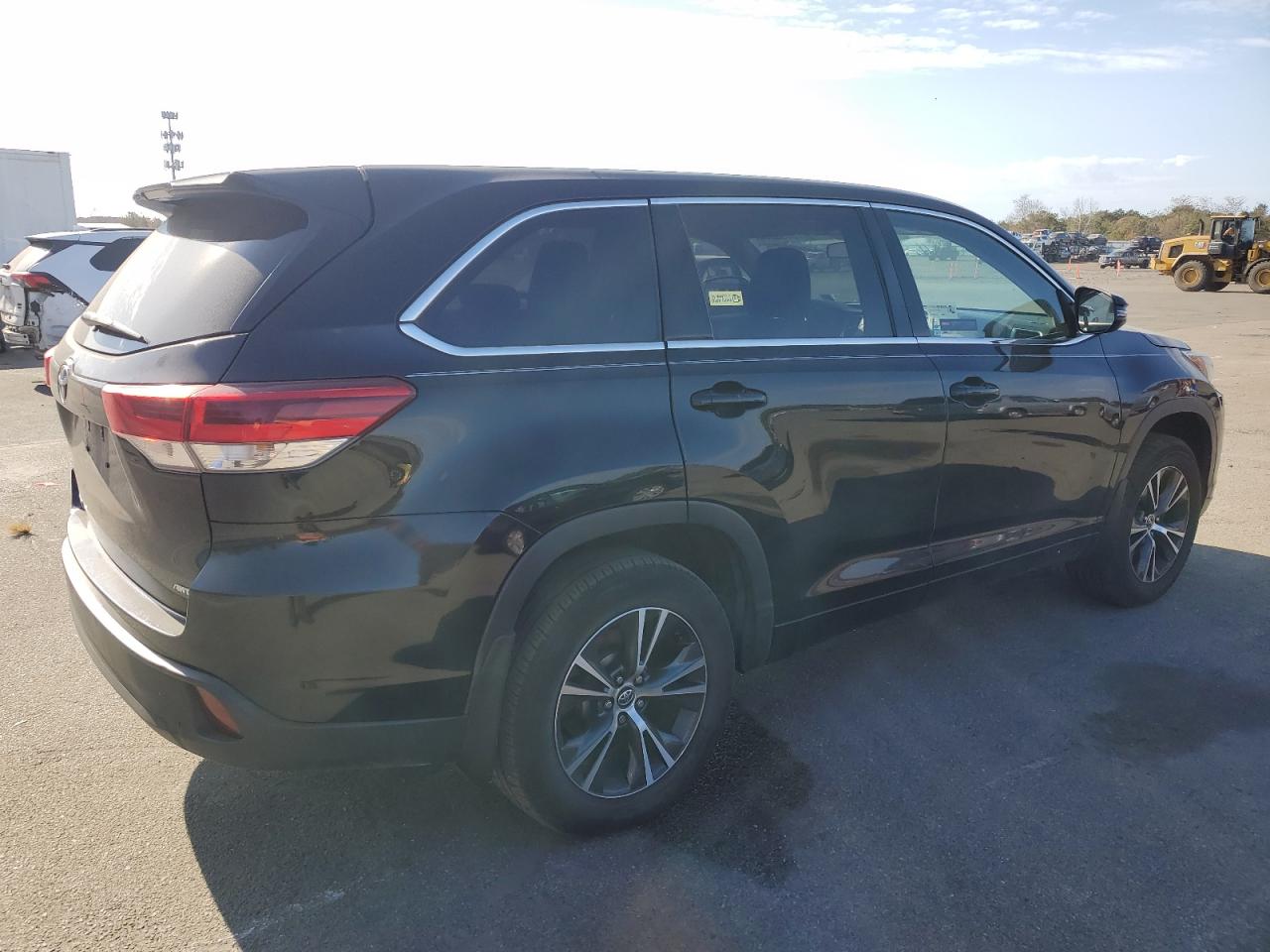2017 Toyota Highlander - Image 3