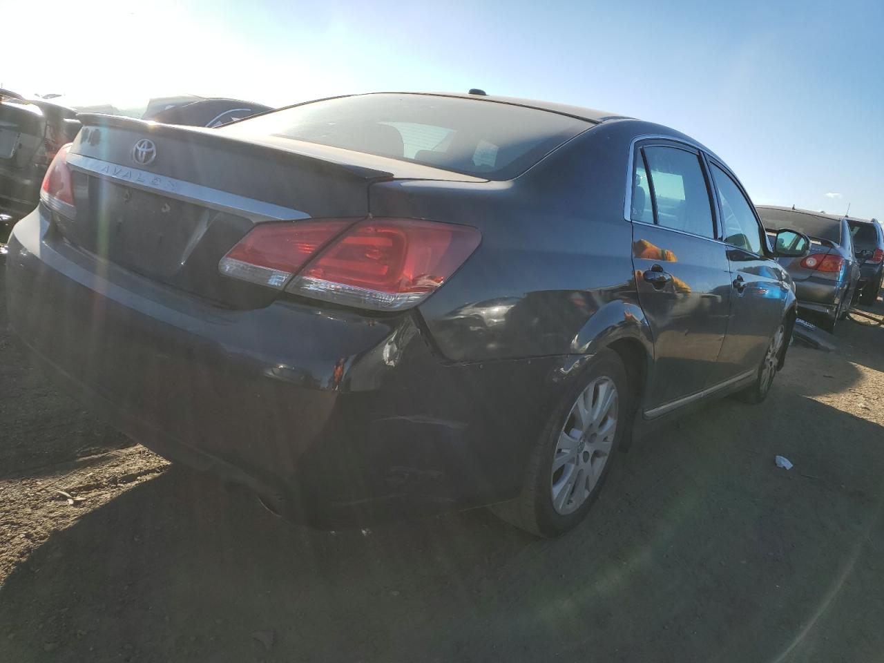2011 Toyota Avalon - Image 3