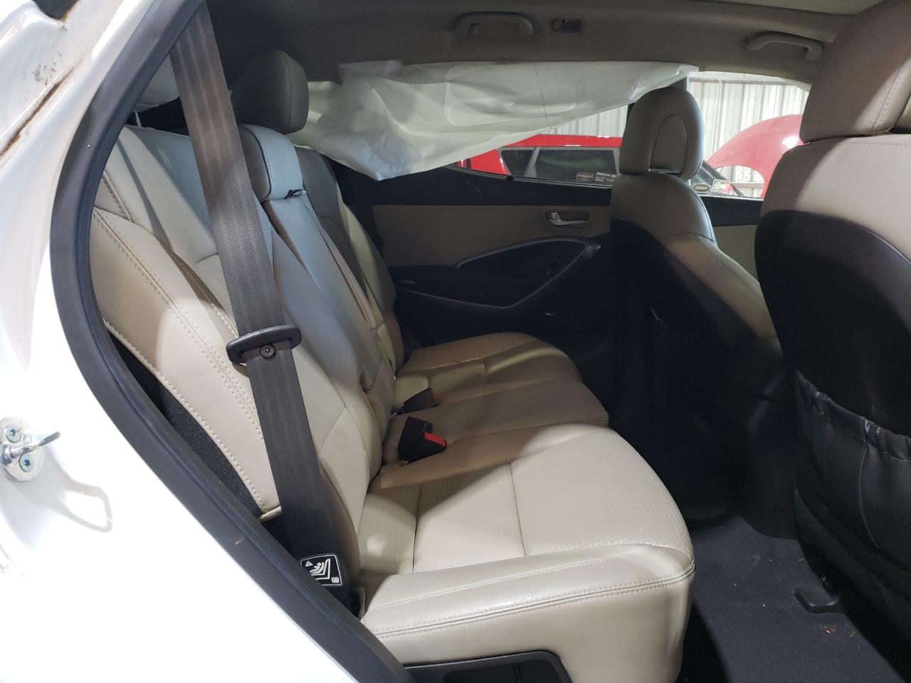 2014 Hyundai Santa Fe - Image 11