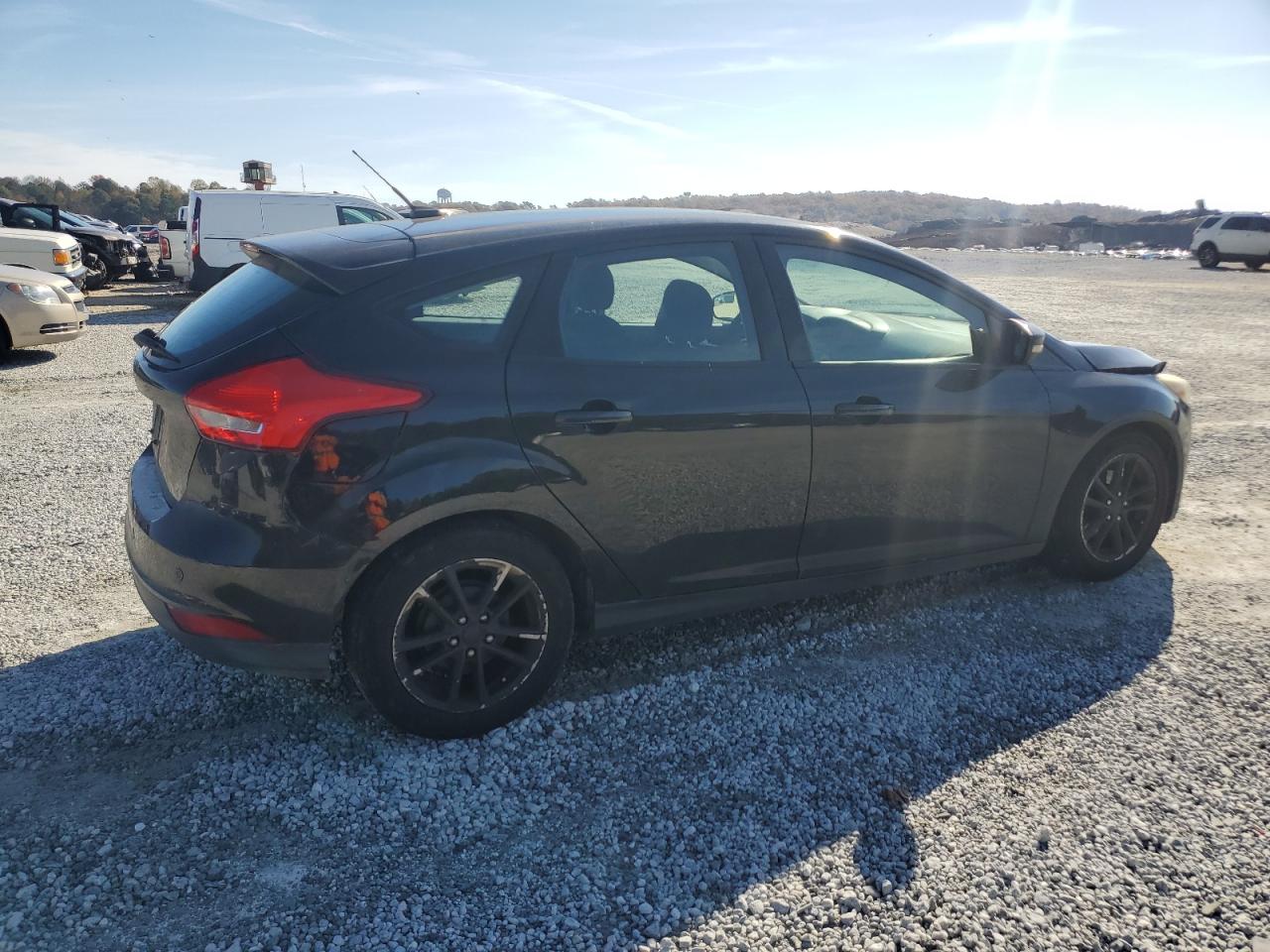 2015 Ford Focus Se VIN: 1FADP3K21FL276956 Lot: 81281994