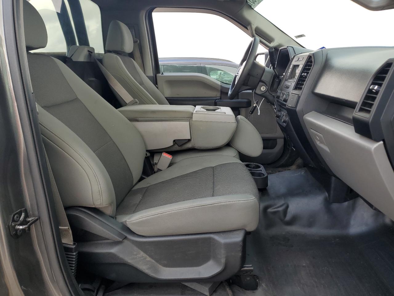 2016 Ford F-150 - Image 10