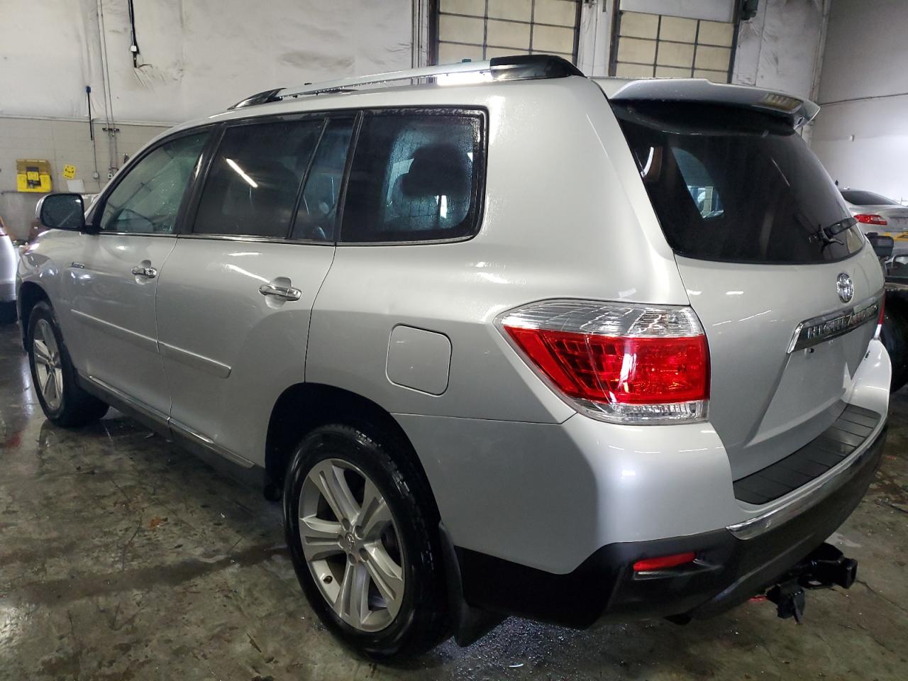 2012 Toyota Highlander - Image 2