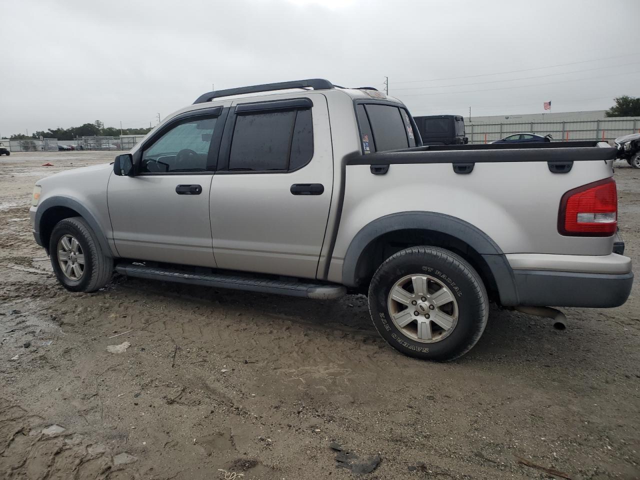 2008 Ford Explorer - Image 2