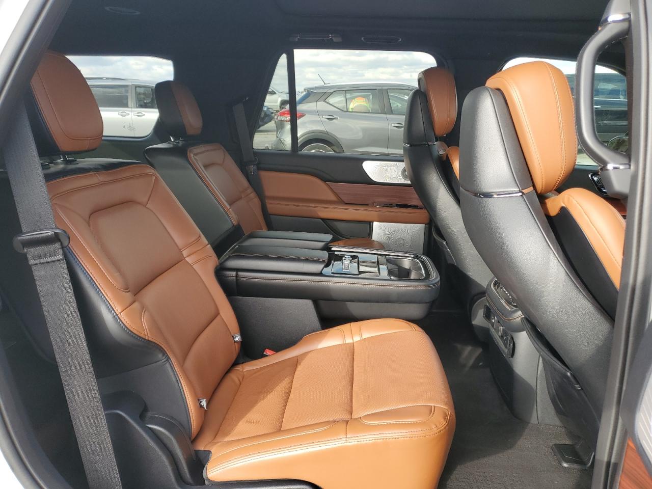 2021 Lincoln Navigator - Image 11